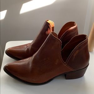 Steve Madden Austin cut out leather booties